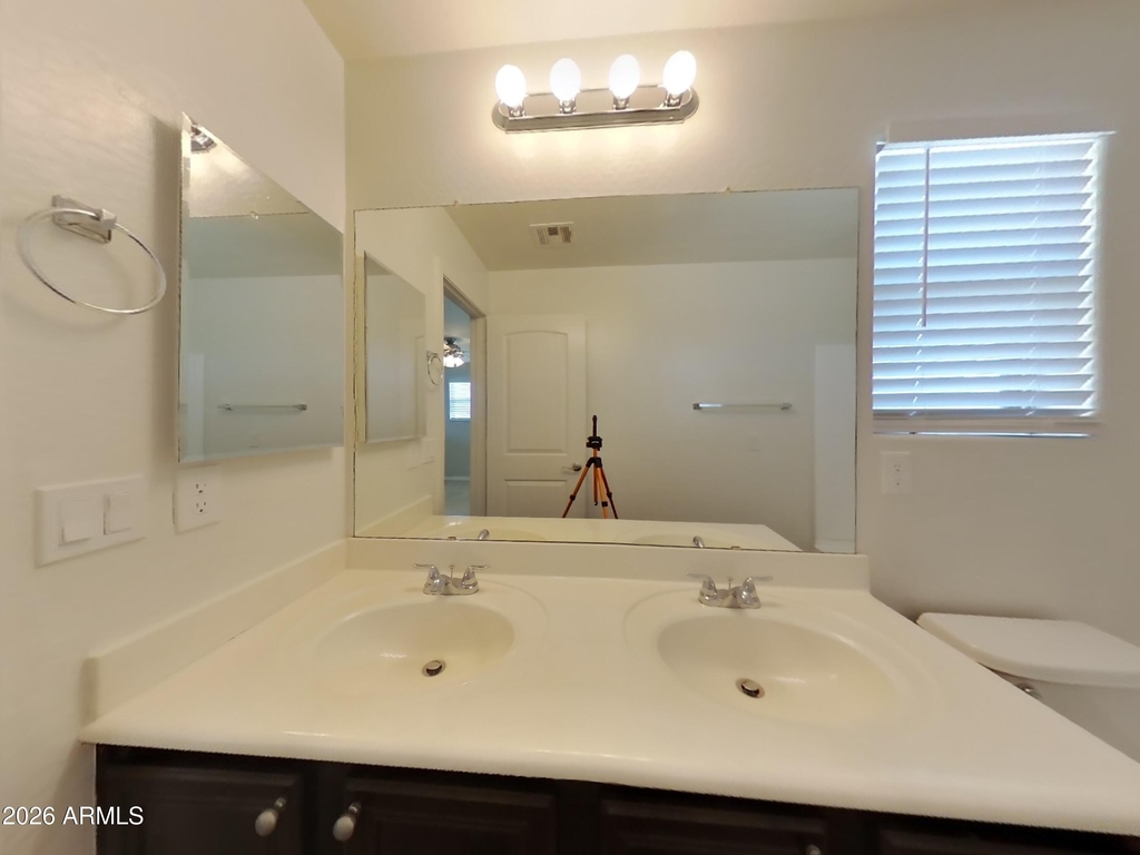 880 W Busa Drive - Photo 10