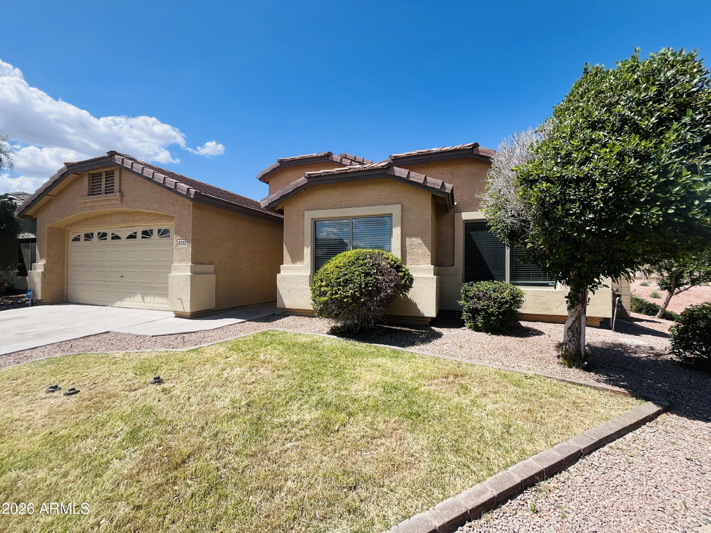 8202 S 47th Avenue - Photo 0