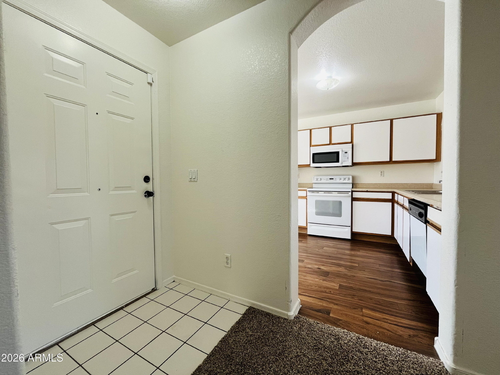 7332 N 70th Drive - Photo 4