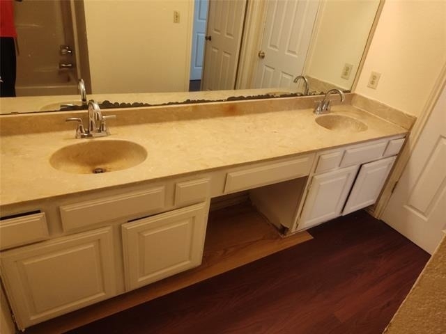 2039 W Walnut Street - Photo 5