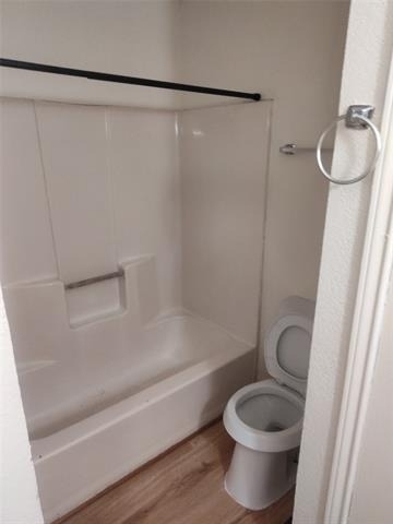 2039 W Walnut Street - Photo 2