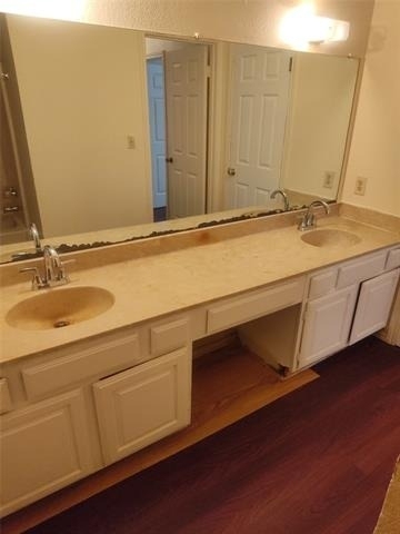 2039 W Walnut Street - Photo 3