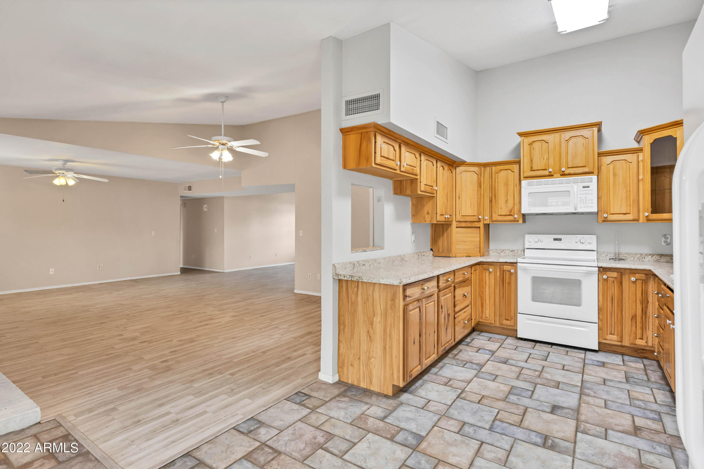 16250 N 64th Place - Photo 13
