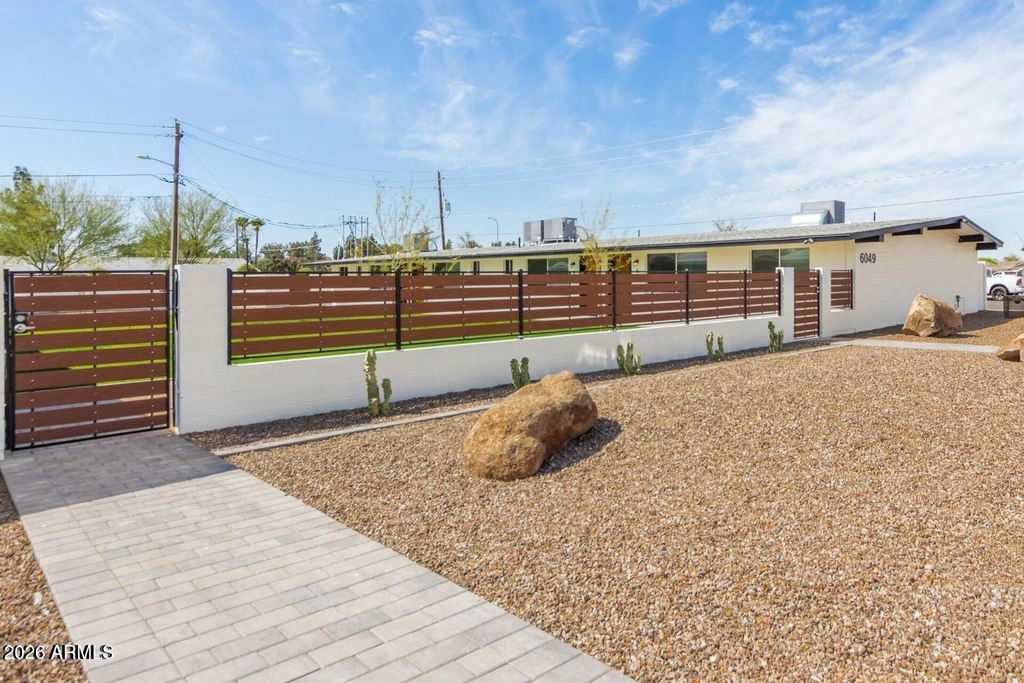 6043 W Laurie Lane - Photo 0