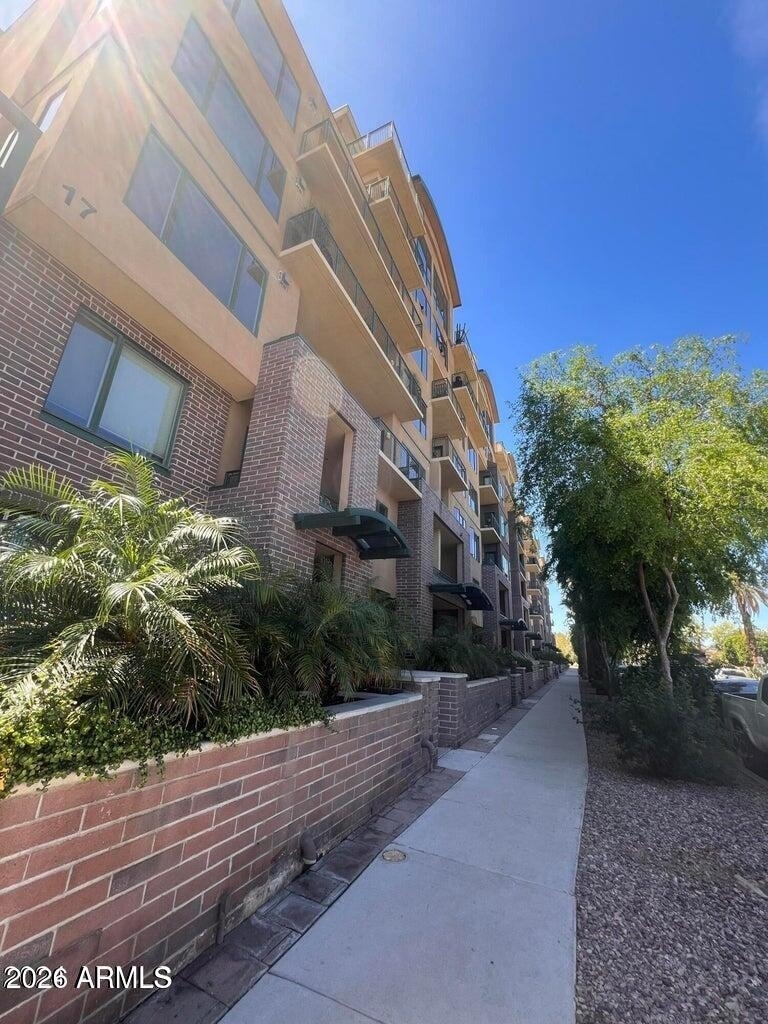 17 W Vernon Avenue - Photo 1