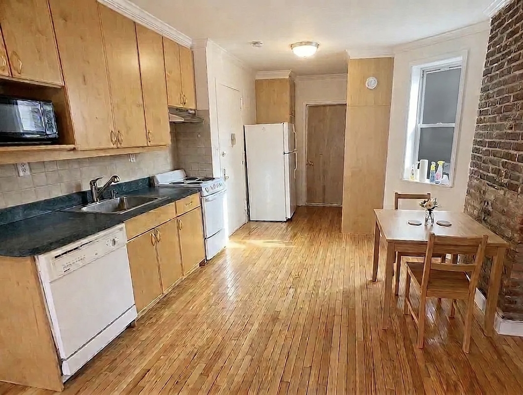 527 West 48th Street - Photo 1