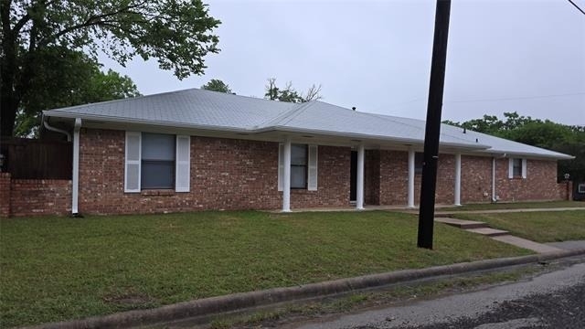 210 E Witt Street - Photo 0