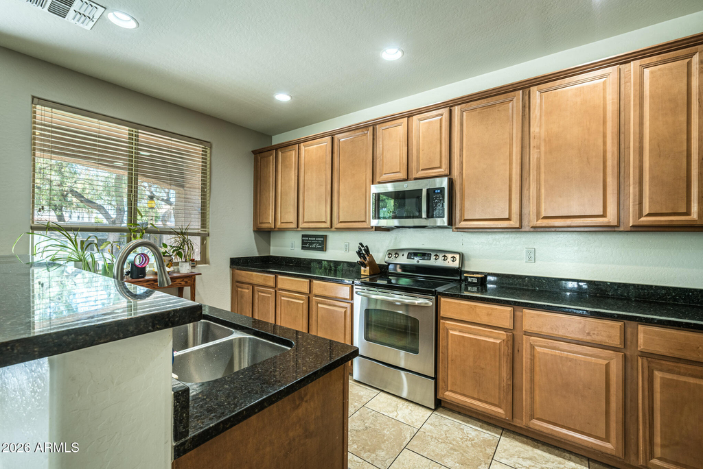 957 E Wimpole Avenue - Photo 5