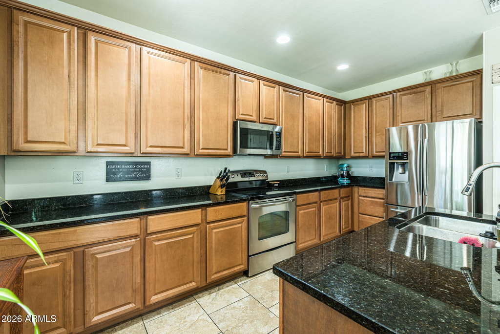 957 E Wimpole Avenue - Photo 4