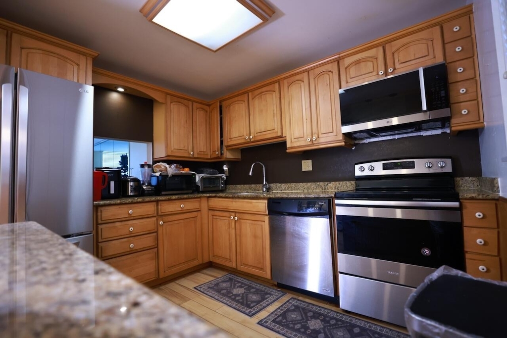 6570 Royal Palm Boulevard - Photo 3