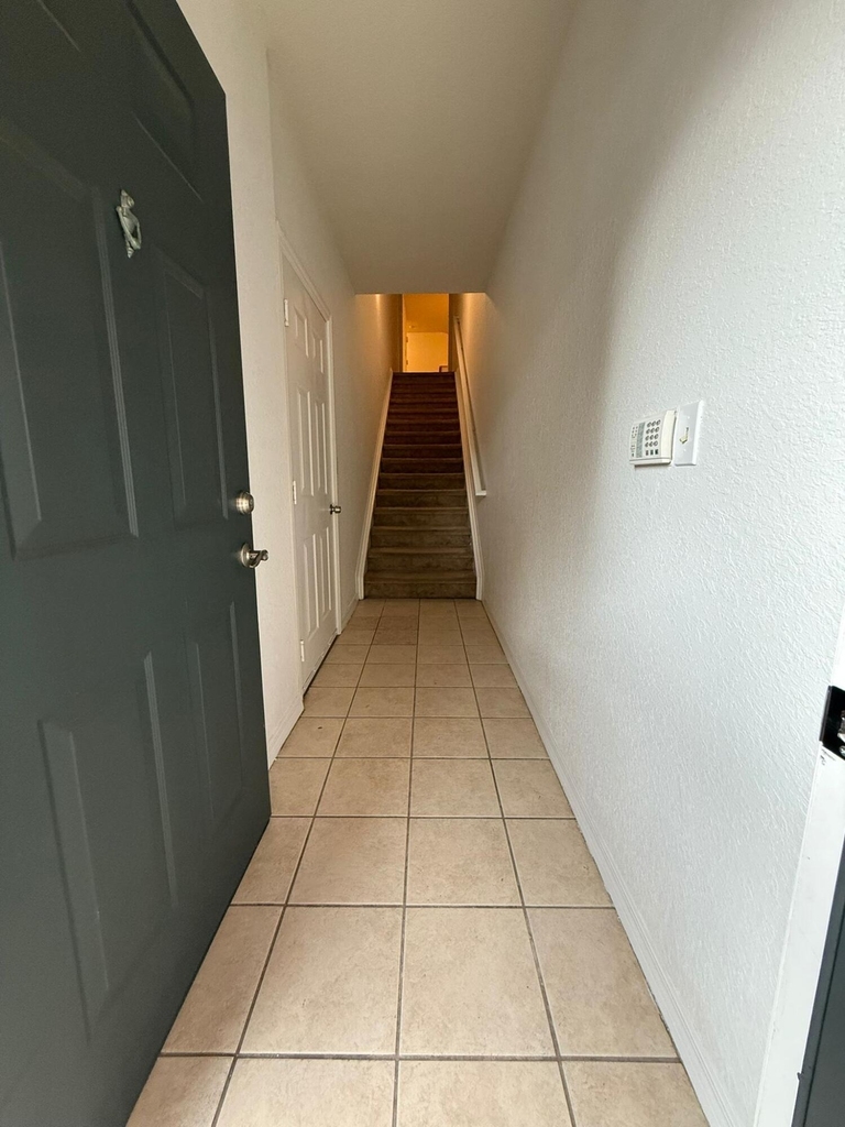 106 Sw Peacock Boulevard - Photo 0