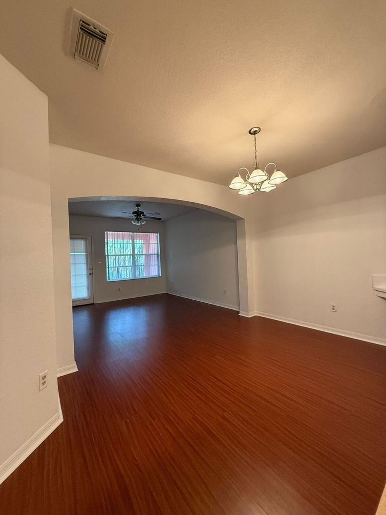 106 Sw Peacock Boulevard - Photo 1