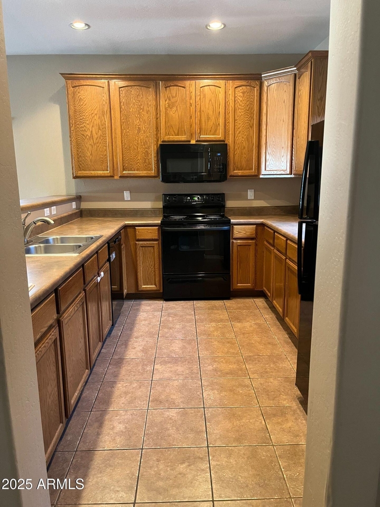 526 E Bartlett Way - Photo 3