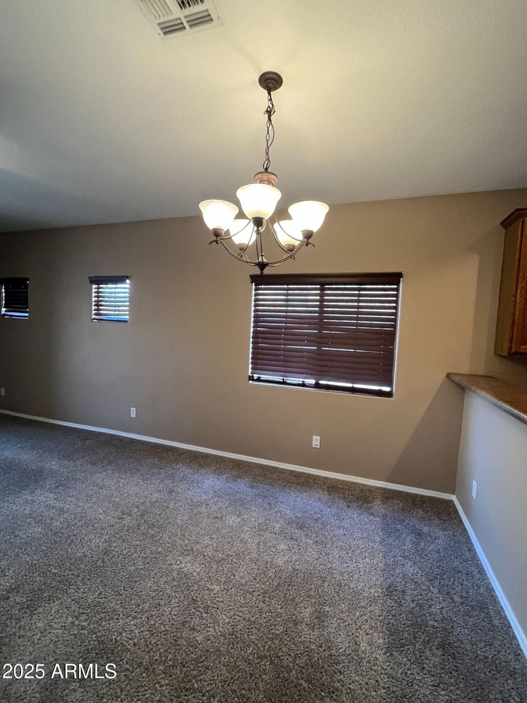 526 E Bartlett Way - Photo 2