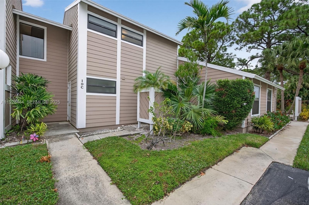 707 Stonewood Court - Photo 0