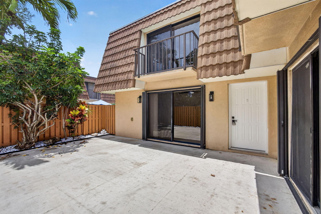 246 Charter Way - Photo 2