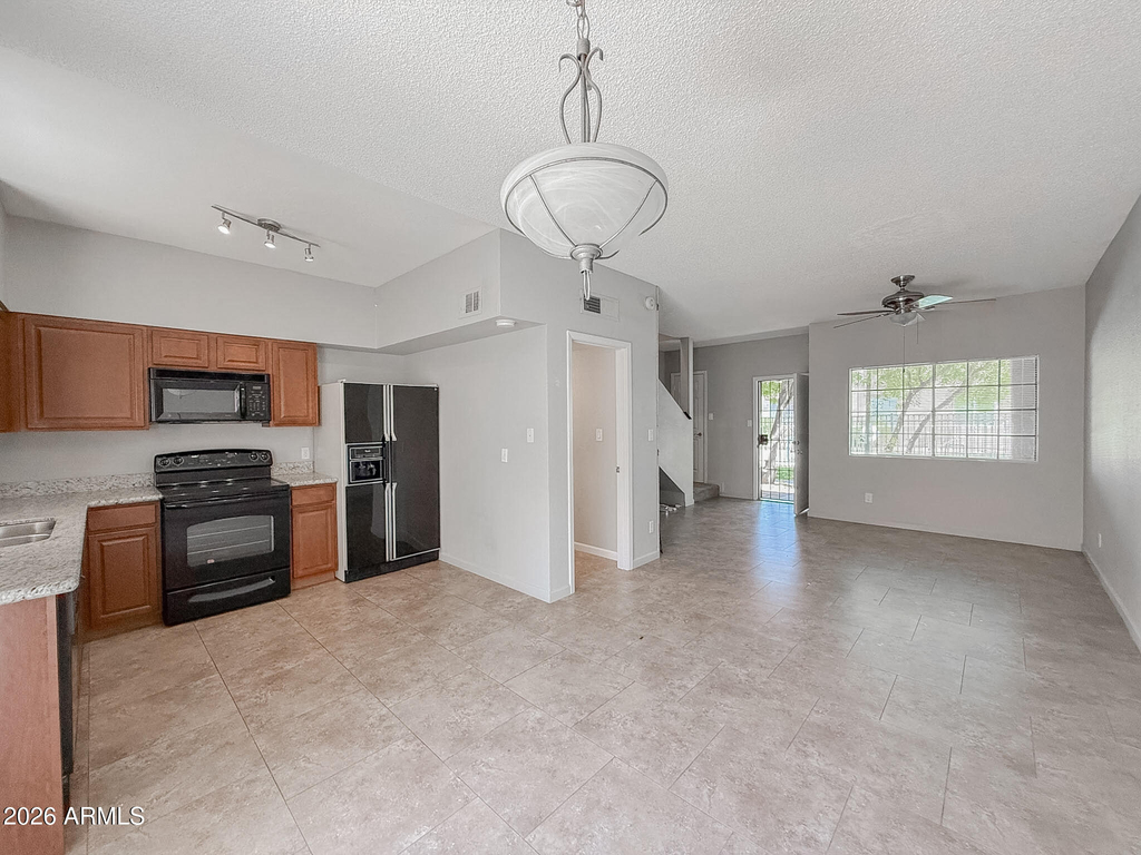 1935 W Morten Avenue - Photo 5