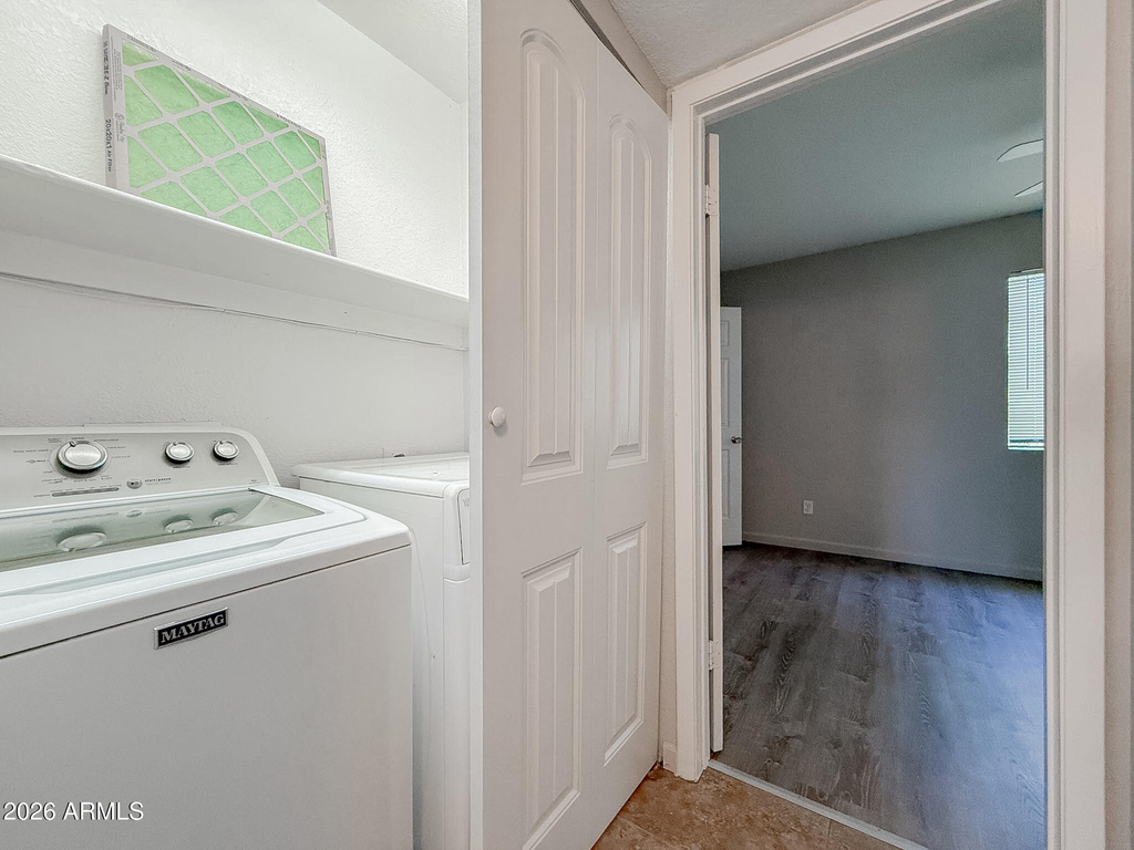 1935 W Morten Avenue - Photo 17