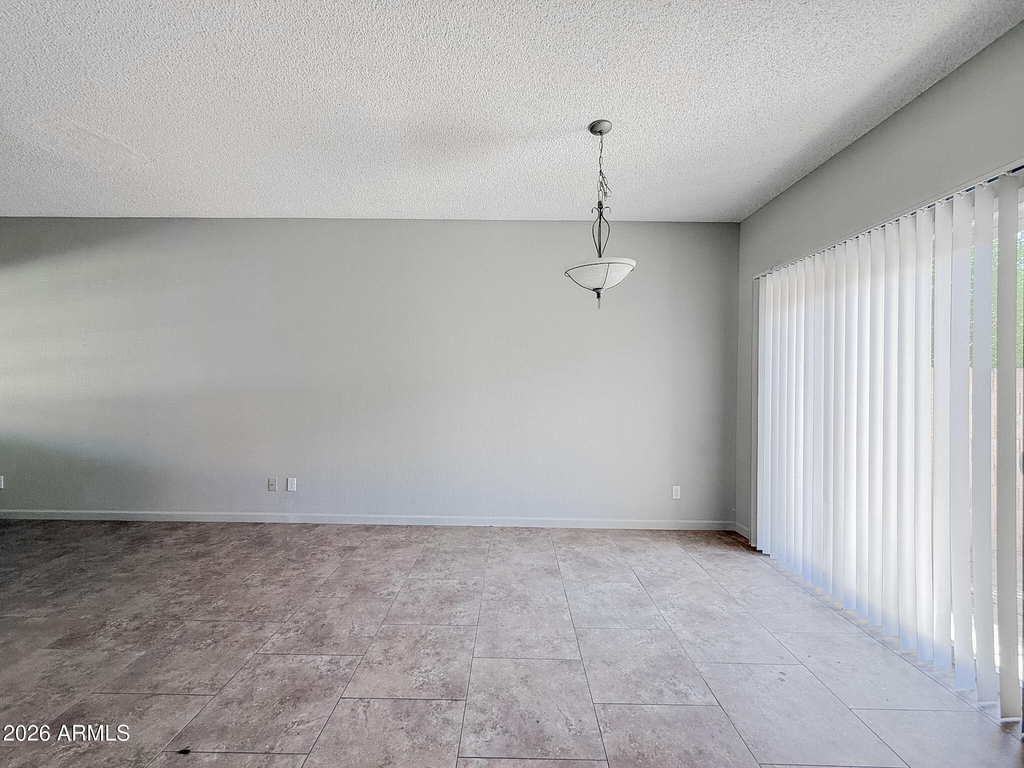 1935 W Morten Avenue - Photo 8