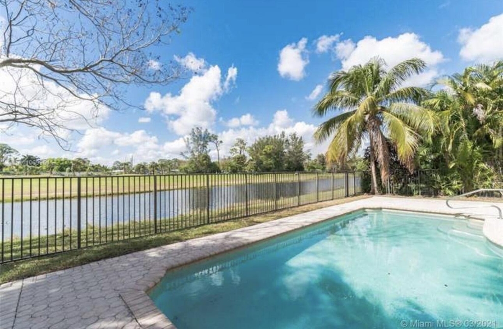 1831 Waldorf Drive - Photo 2
