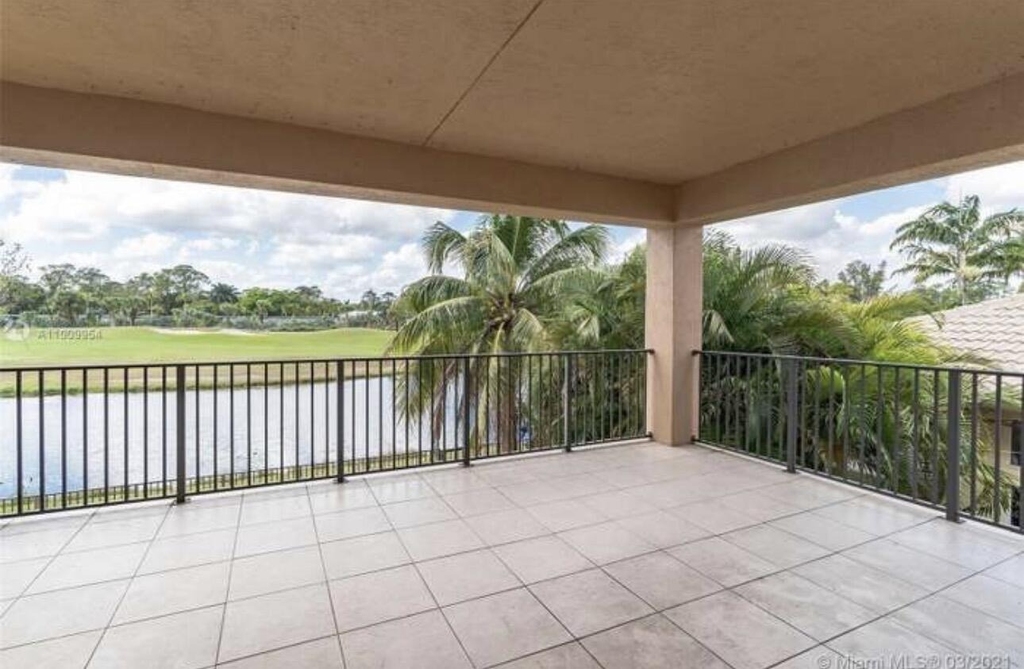 1831 Waldorf Drive - Photo 3