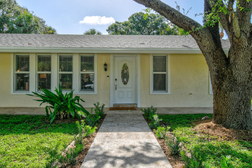 13074 23rd Avenue N - Photo 1