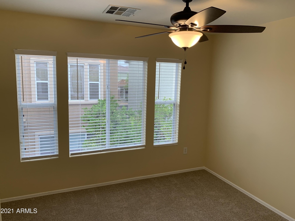 3040 W Cavalry Drive - Photo 11