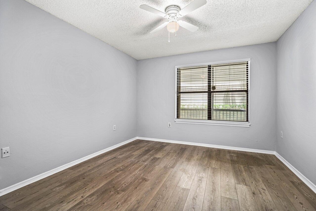 2305 N Congress Avenue - Photo 17