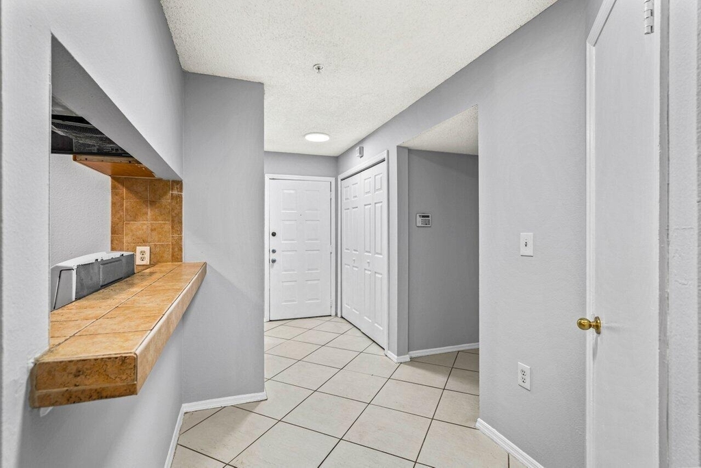 2305 N Congress Avenue - Photo 1