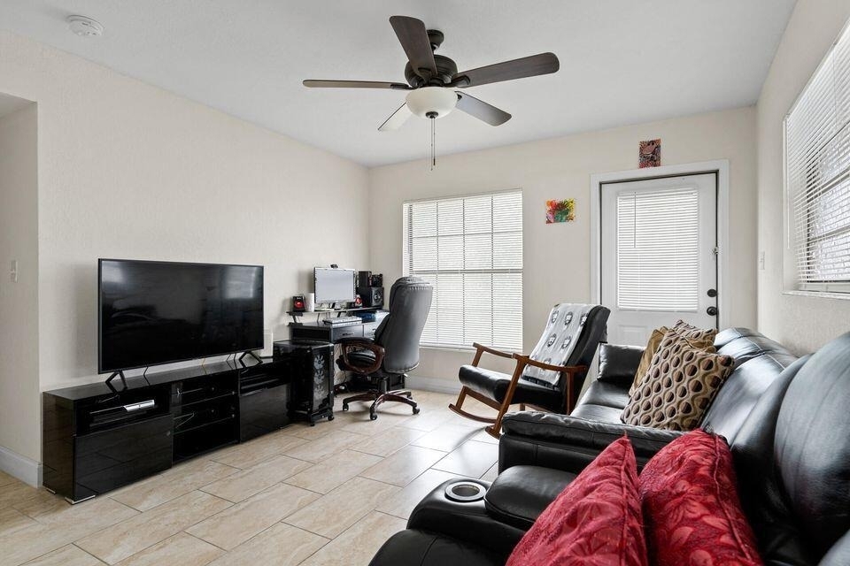 2804 Avenue J - Photo 5