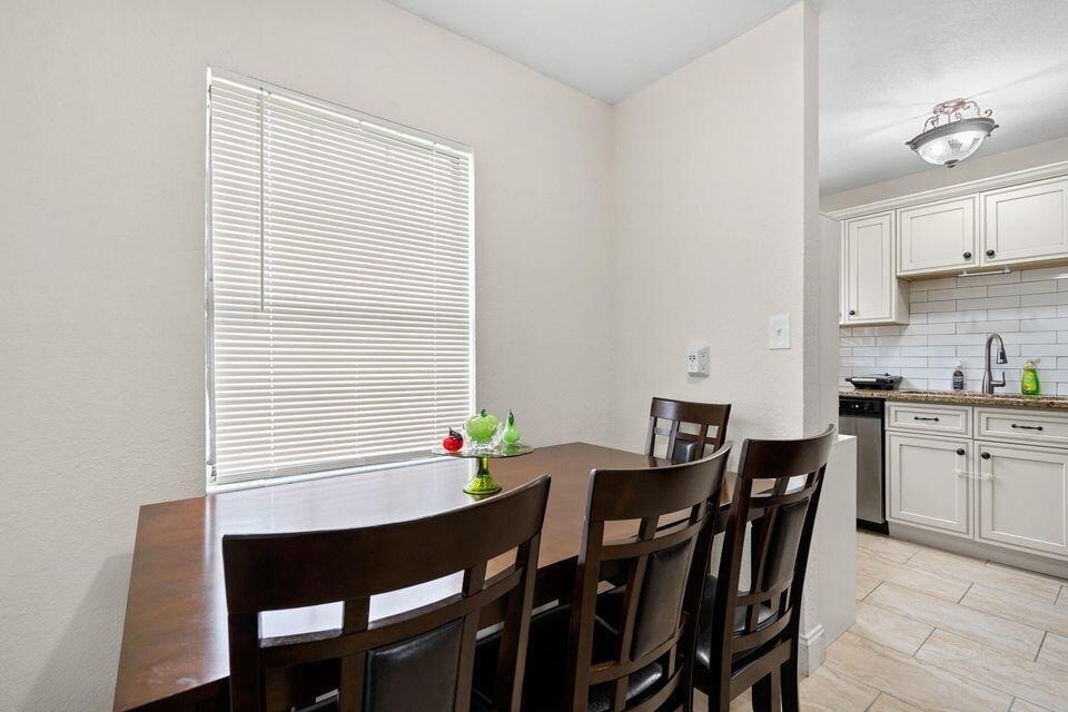 2804 Avenue J - Photo 8