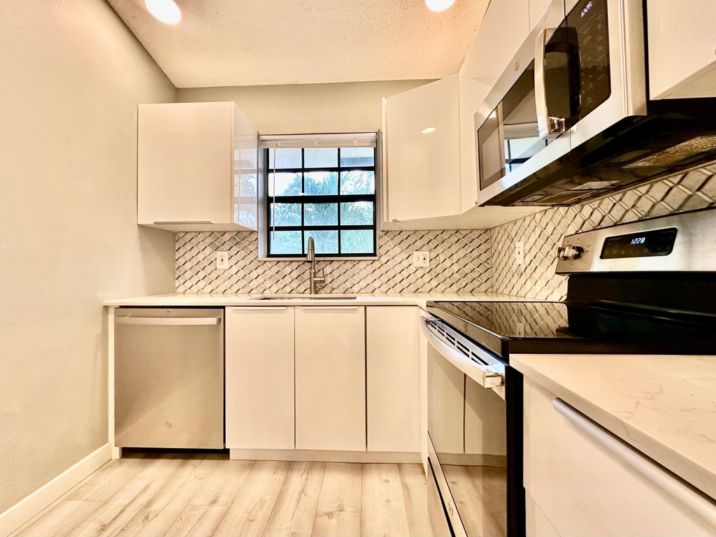 2800 Palmwood Terrace - Photo 4
