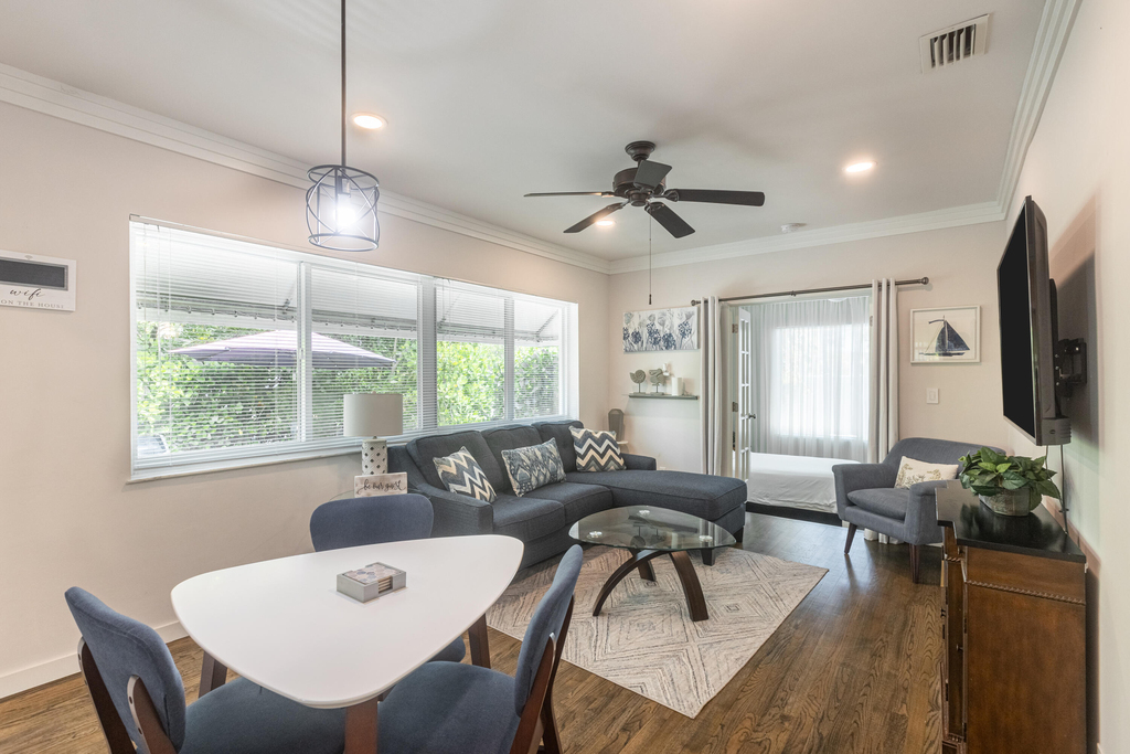 1620 Ne 8th Street - Photo 3