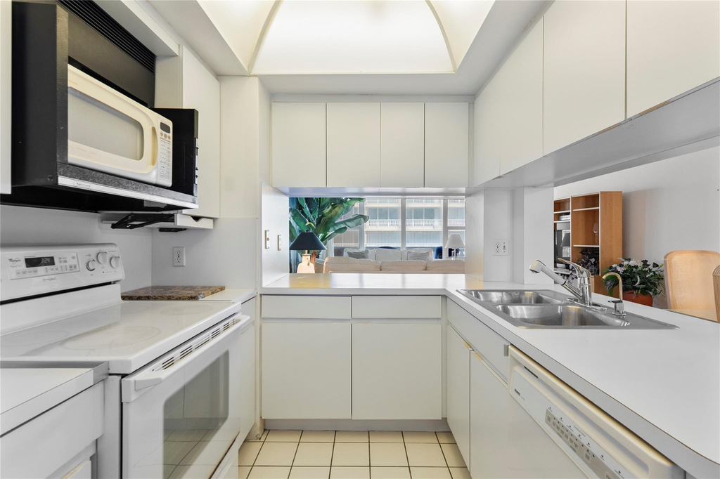 4010 Galt Ocean Drive - Photo 19