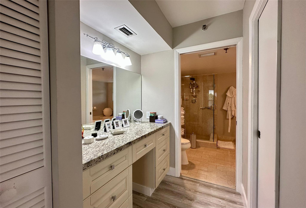7582 Regency Lake Drive - Photo 9