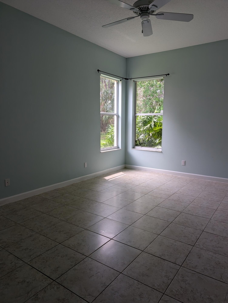 708 Sw Saint Vincent Cove - Photo 17