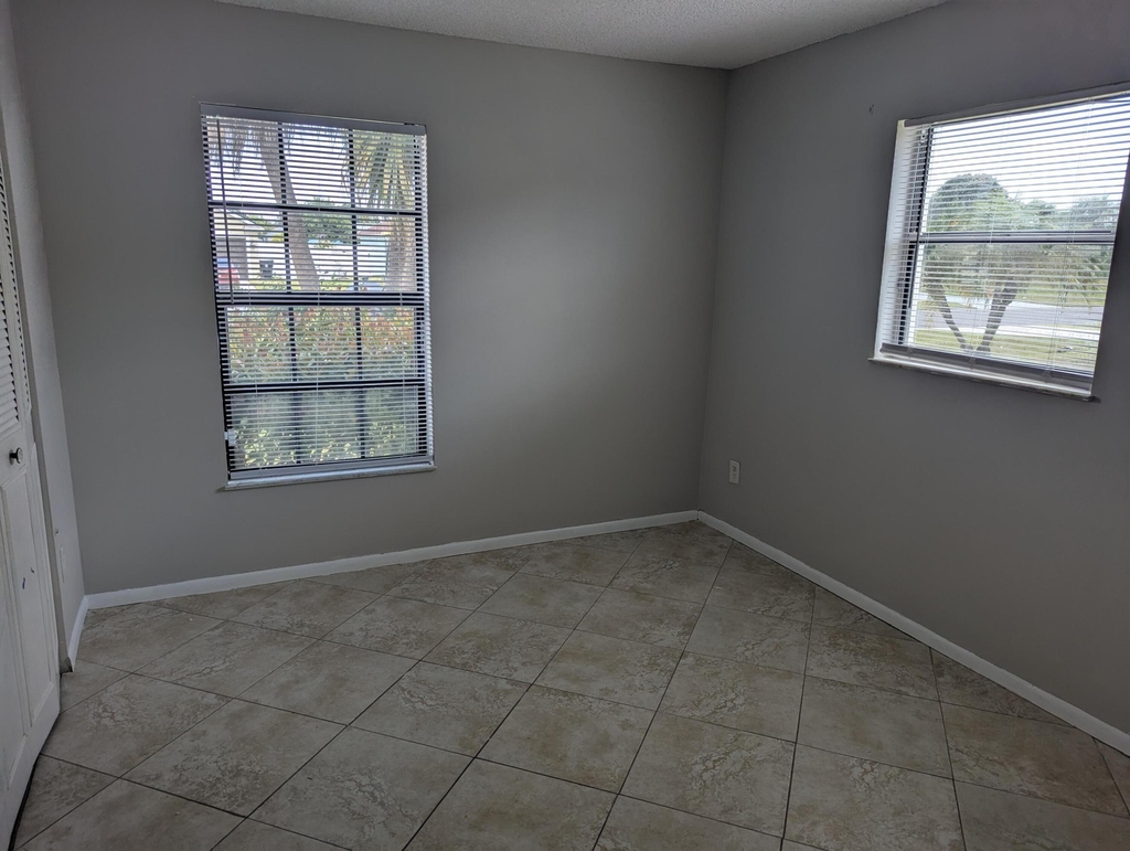 554 Sw Lakehurst Drive - Photo 10