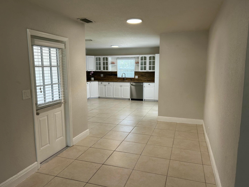 61 Nw 47th Street - Photo 6