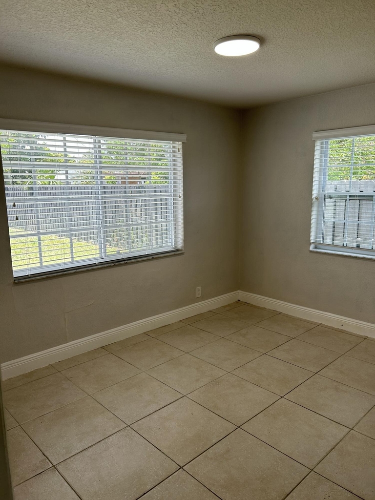 61 Nw 47th Street - Photo 11