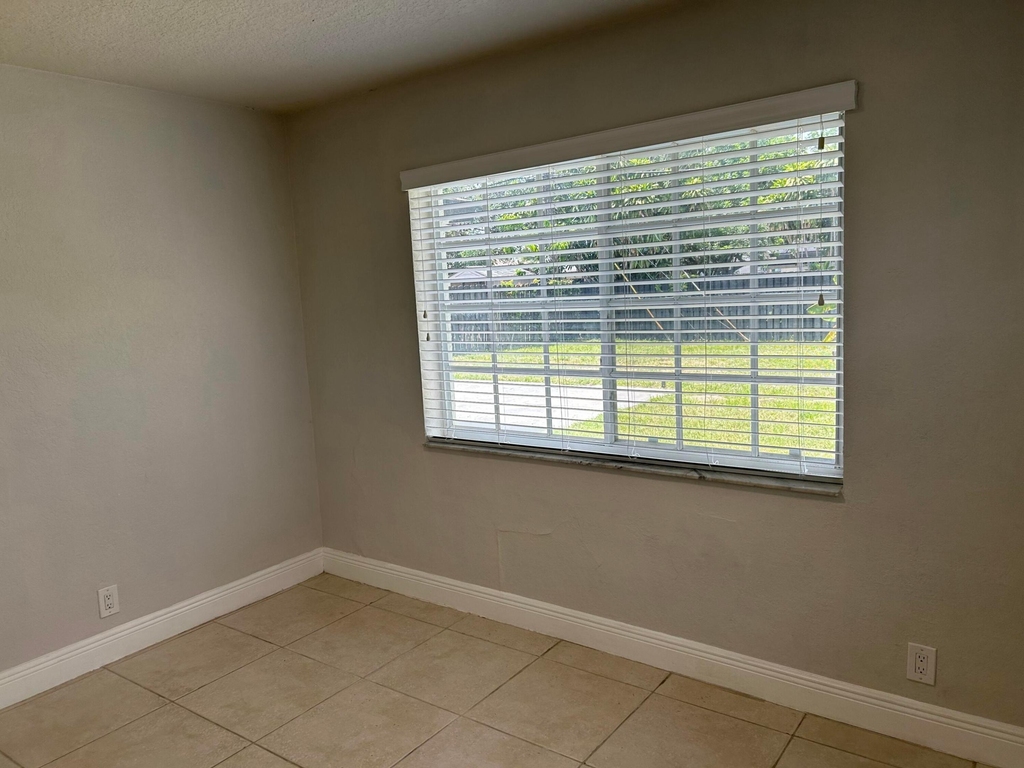 61 Nw 47th Street - Photo 12