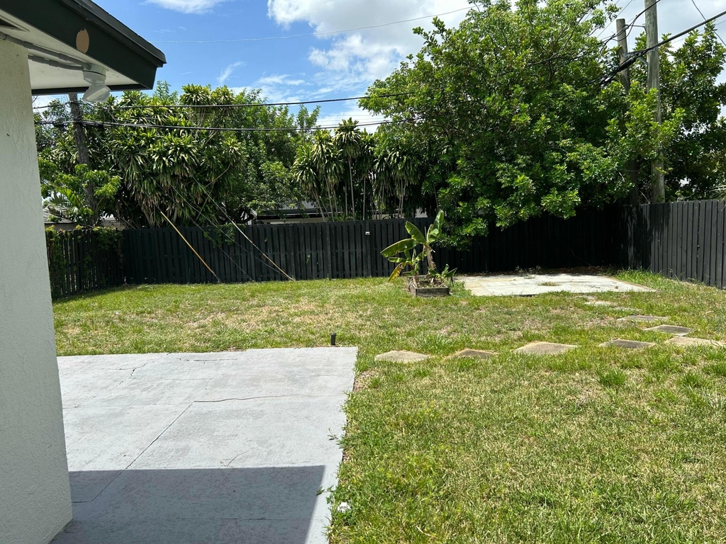 61 Nw 47th Street - Photo 14