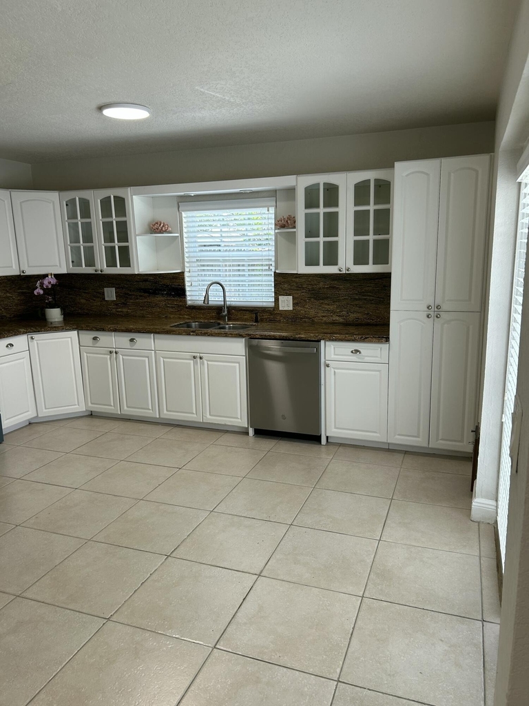 61 Nw 47th Street - Photo 3