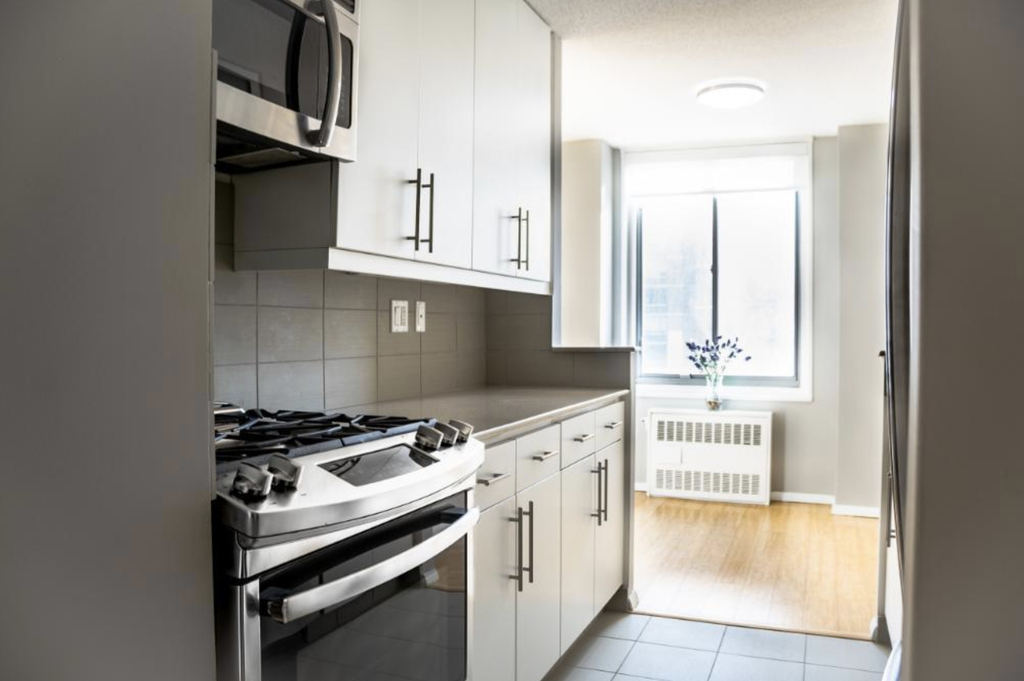 Second Avenue - Photo 2