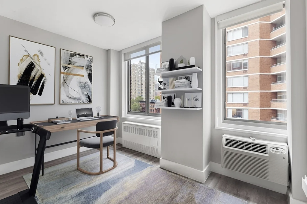 Second Avenue - Photo 1