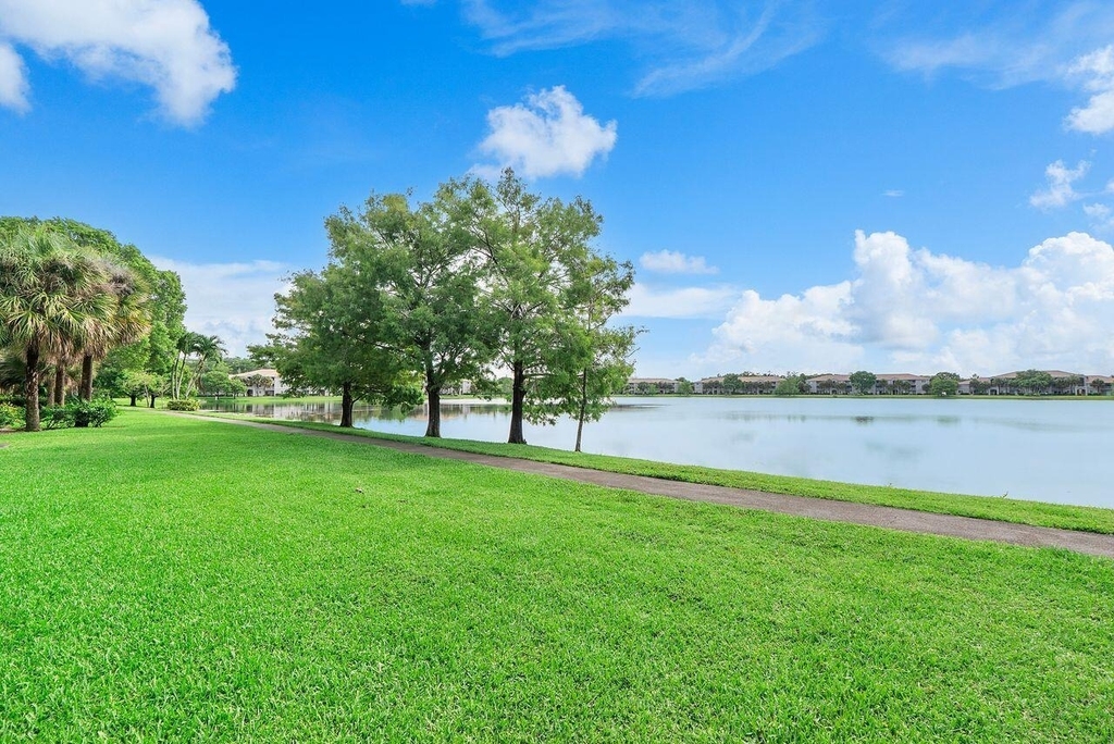 5011 Wiles Road - Photo 32