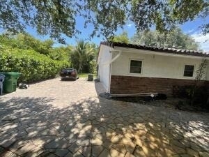 3205 Nw 87th Avenue - Photo 3
