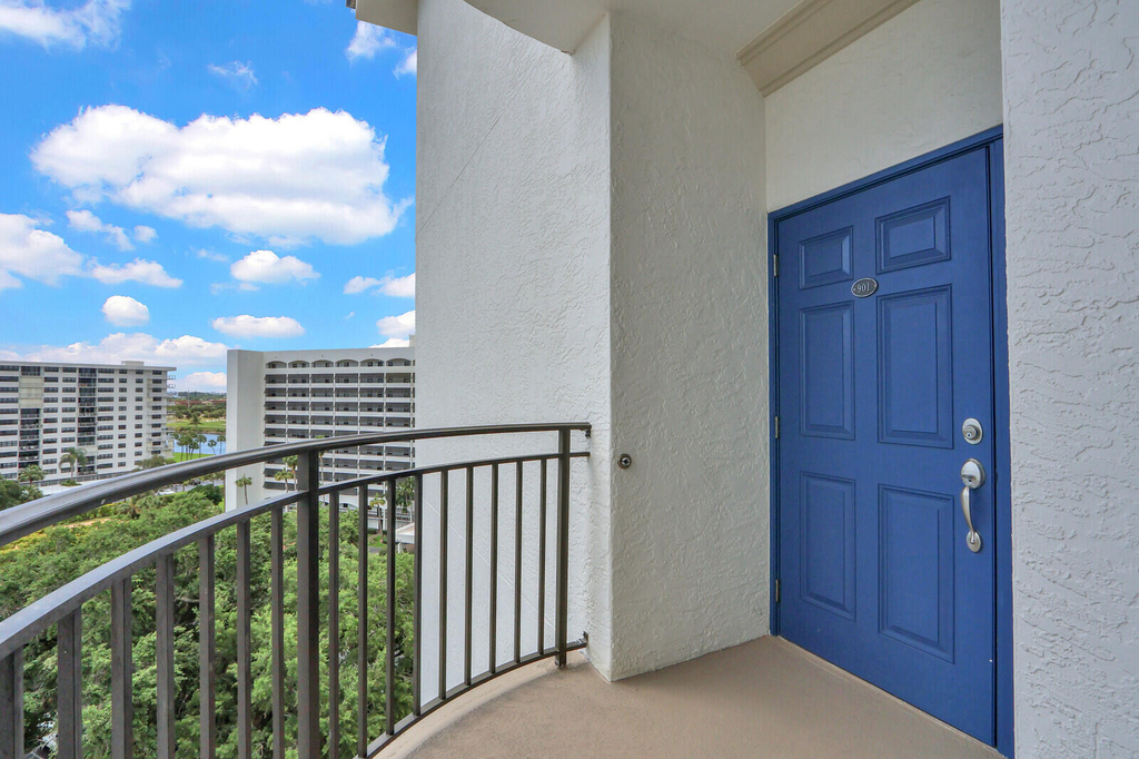 370 Golfview Road - Photo 0