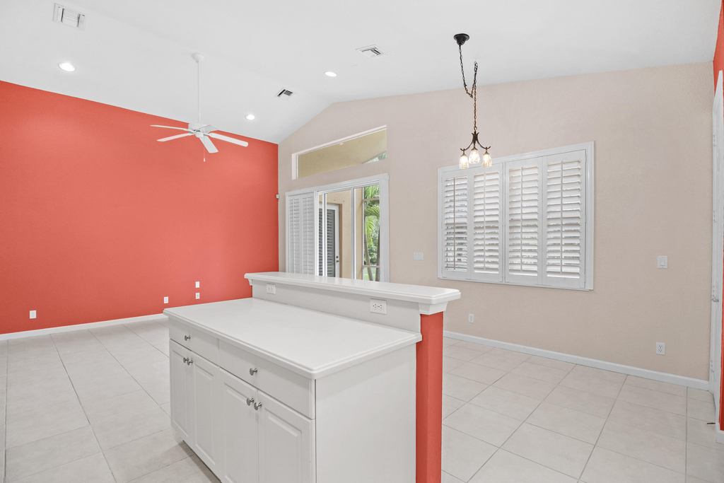 1196 Se Fleming Way - Photo 9