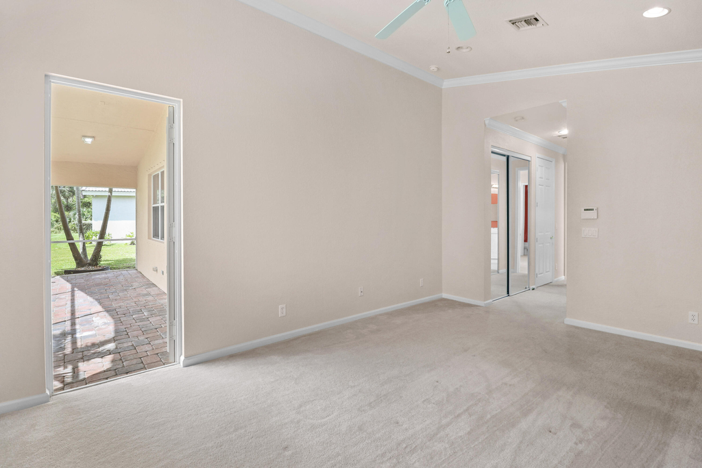 1196 Se Fleming Way - Photo 32