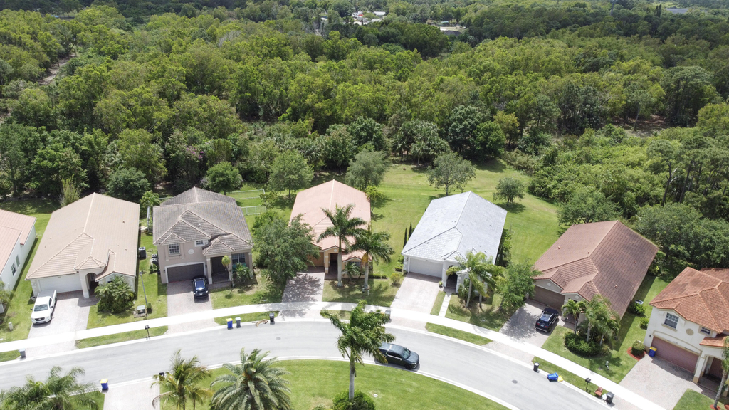 1196 Se Fleming Way - Photo 34